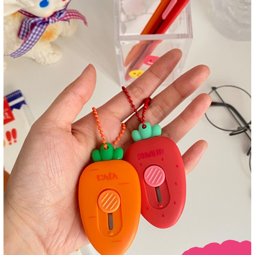 Dao rọc giấy mini bỏ túi hình cà rốt, dâu tây đáng yêu