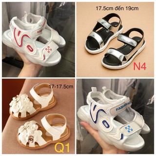 Giày sandal be gai