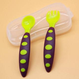 Bộ dụng cụ ăn uống cho bé