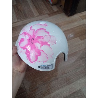 Mũ bảo hiểm kiểu lưỡi trai