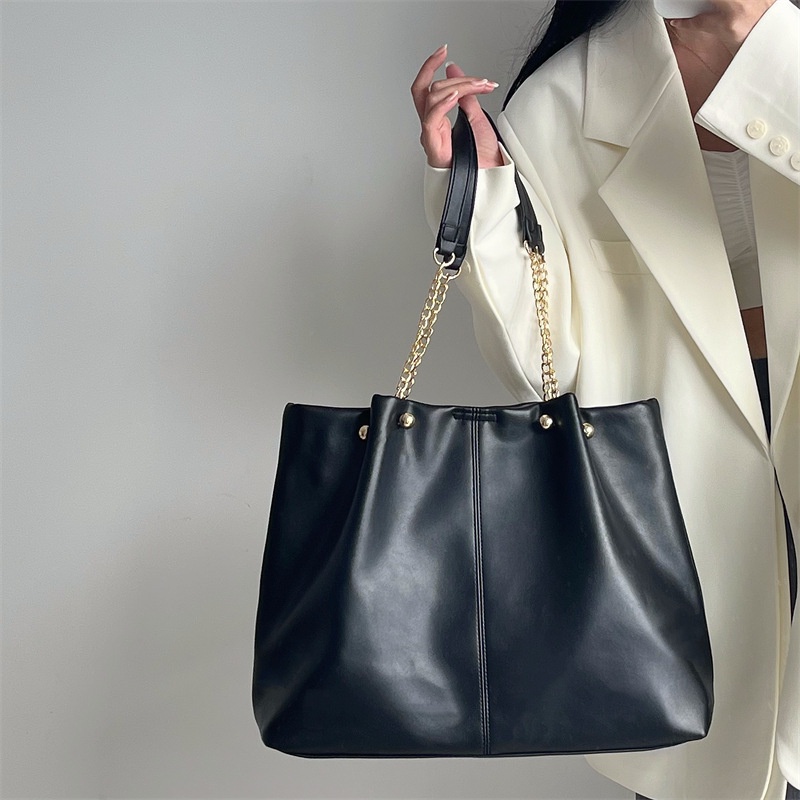 Túi Đeo Vai Cỡ Lớn Bằng Da Mềm Phối Dây Đeo Sợi Xích Thời Trang Cho Nữ