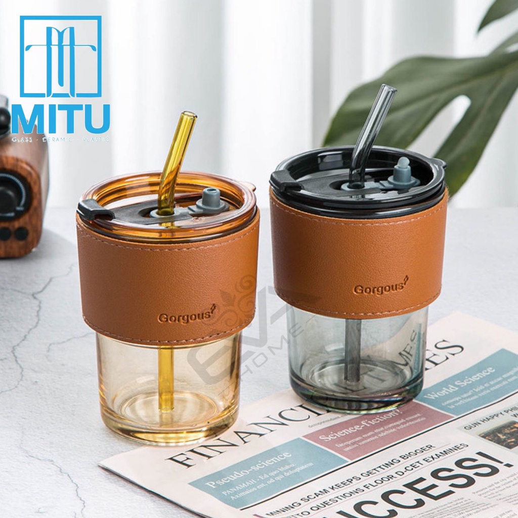 Set 2 Cốc Thuỷ Tinh Màu Hồ Phách Và Xám Khối Bọc Da Chịu Nhiệt Gorgous Có Nắp Đậy Kín Và Ống Hút Cao Cấp SP4729