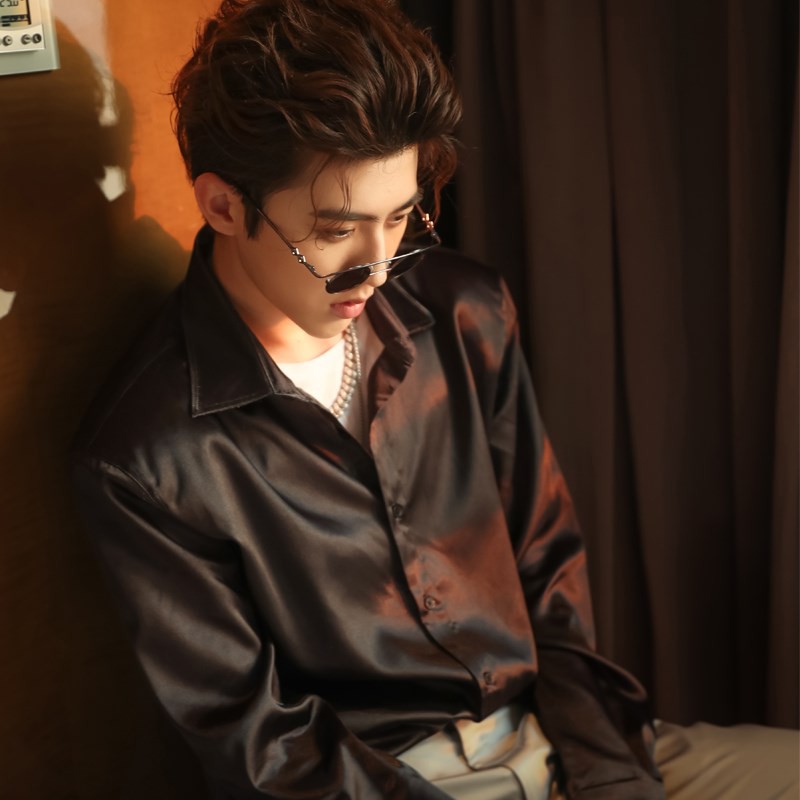 Áo Sơ mi Satin Đơn giản, nhẹ nhàng, sang trọng tất cả đều có với chiếc áo sơ mi satin này!