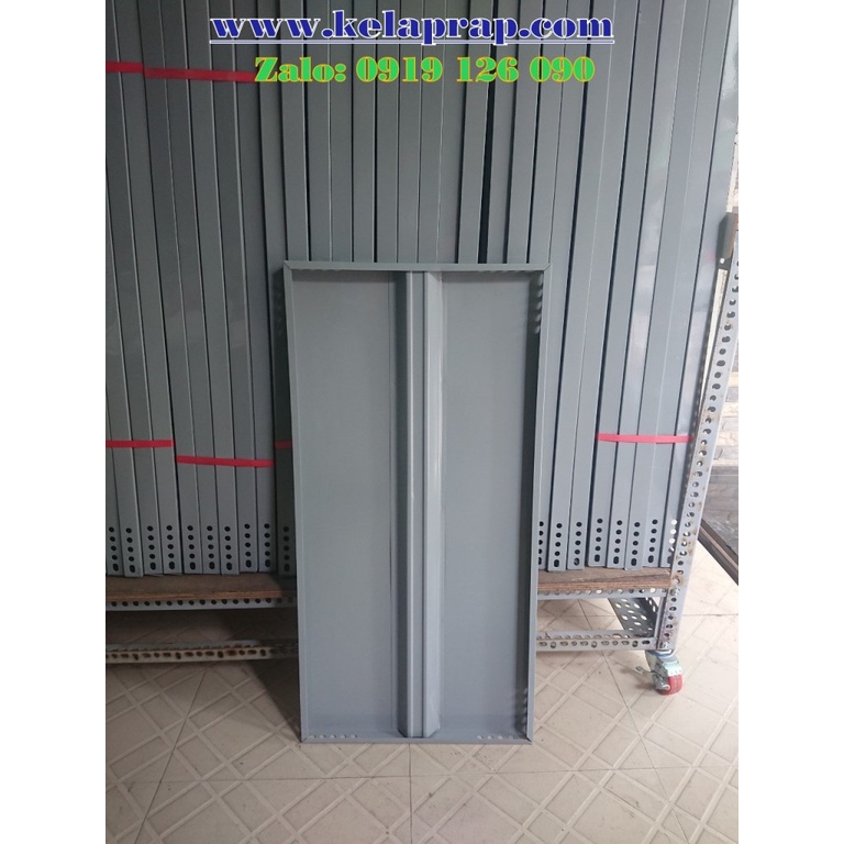 Mâm tôn 40x60 sơn tĩnh điện màu Xám ghi. Hàng chất lượng, giá cạnh tranh. Kệ thép V lỗ Việt Cường Phát.