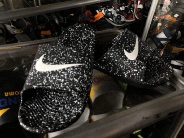 Dép quai ngang nam full đen chấm trắng đêm sao trời siêu hot bền nhẹ êm chân