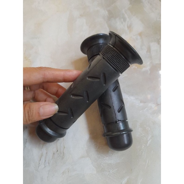 Cặp bao tay gắn cho xe Wave có gù màu đen bằng mũ.