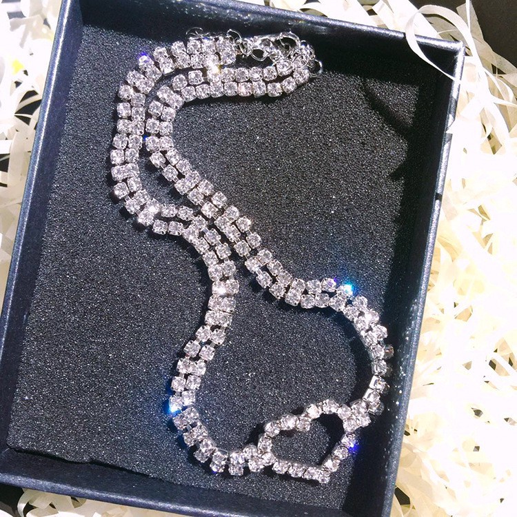 Vòng cổ chocker ôm sát cổ đính đá mặt trái tim nhỏ TB249