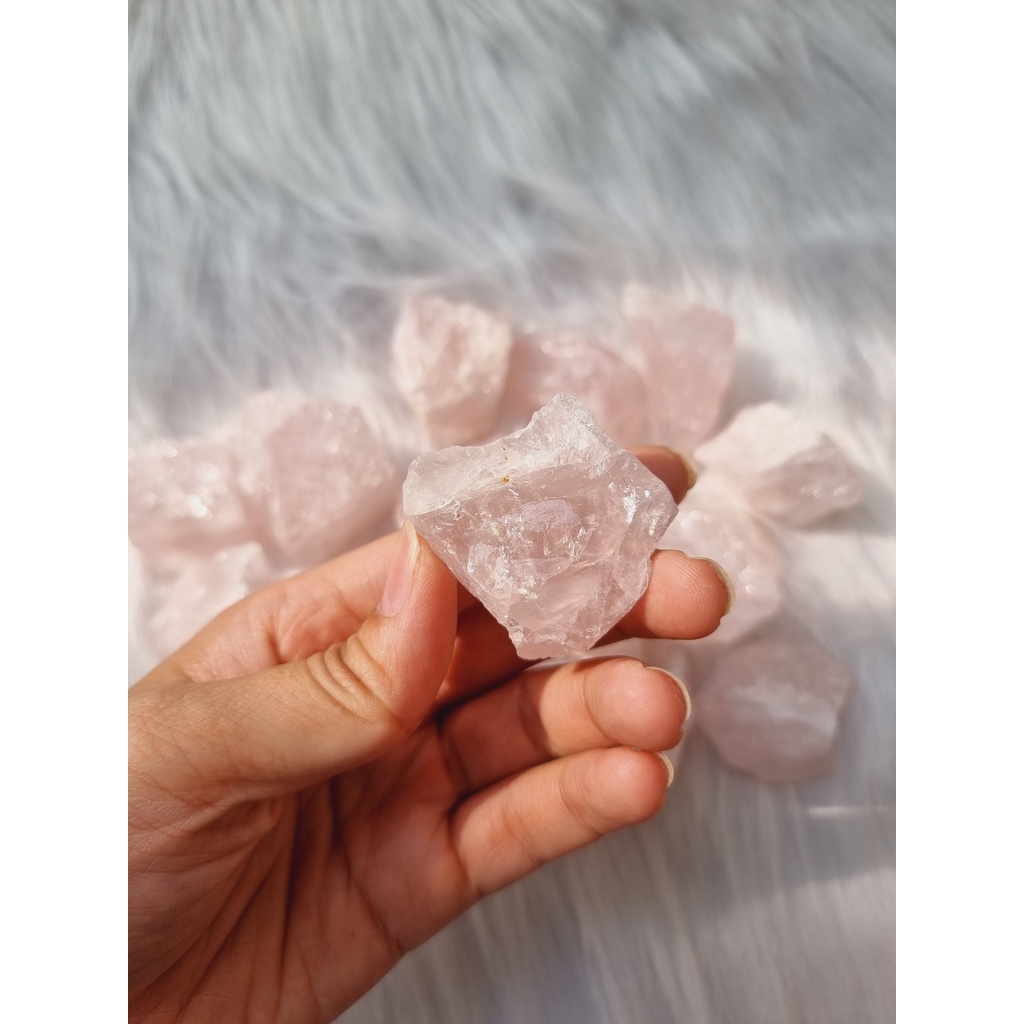 Thạch anh Hồng thô (Rose Quartz) tự nhiên, đá thanh tẩy trong Tarot, Reiki, thiền định, đá phong thủy