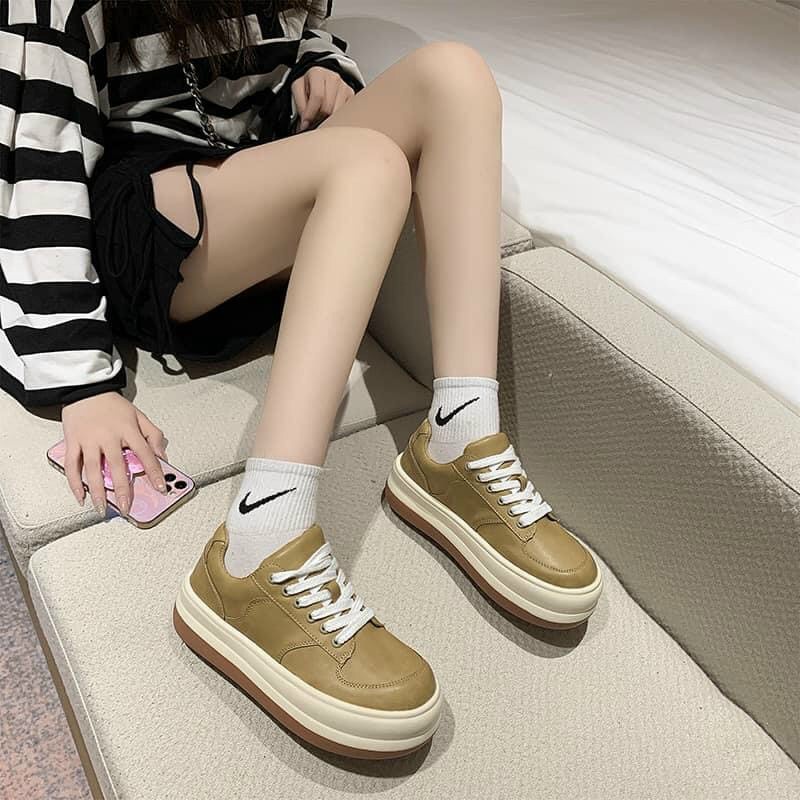 Tất nữ cổ ngắn thể thao 2 màu đen trắng