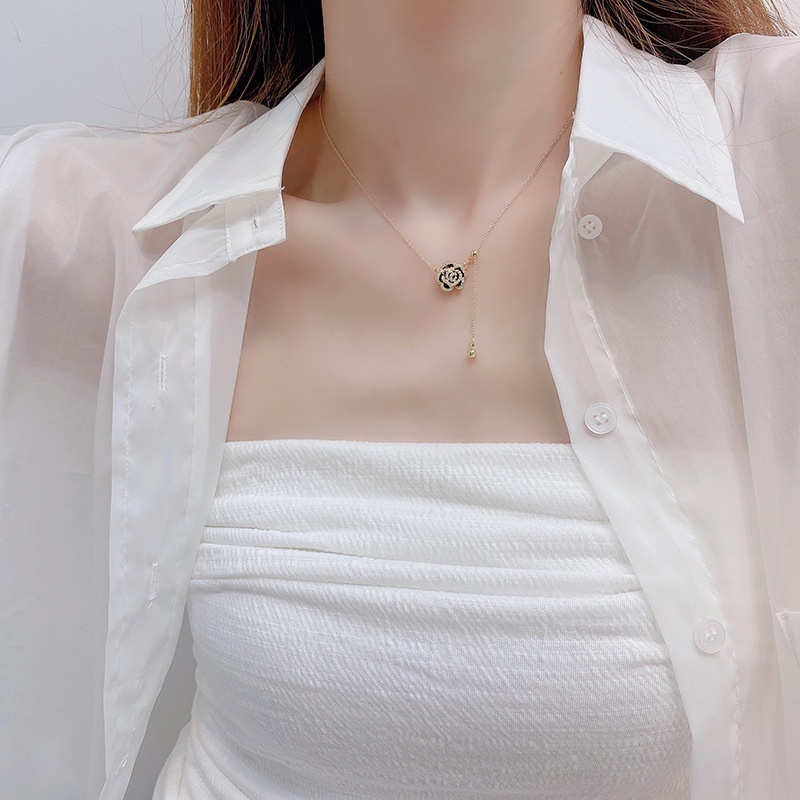 Vòng cổ hình hoa hồng đơn giản sang trọng dành cho nữ