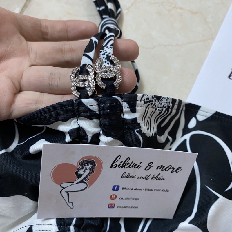 [BKN1558] &lt;BRAND&gt; BODYSUIT CNL HOA VĂN ĐEN CUTOUT