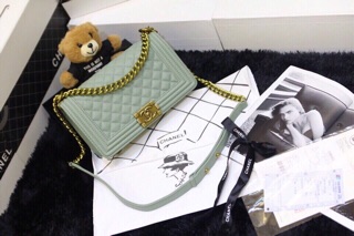 Túi xách Chanel Boy super sale
