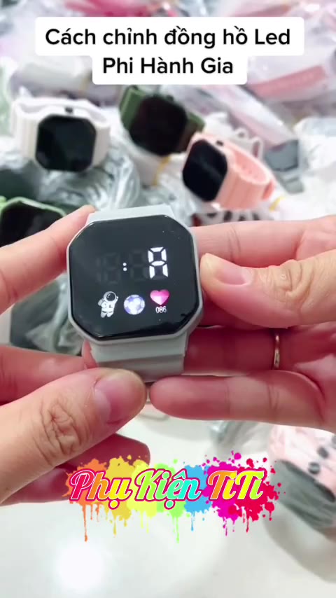 Đồng Hồ Thông Minh Led Cho Bé Gái Đồng Hồ Báo Thức Phi Hành Gia Cho Bé Trai Theo Dõi Cá Tính Với Dây Đeo Bằng Da Mềm Chống Nước đen, | BigBuy360 - bigbuy360.vn