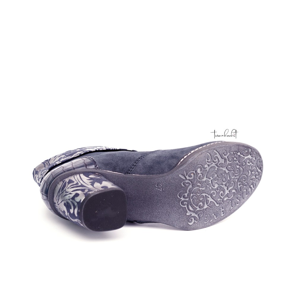 Bốt da lộn cổ điển xanh navy!