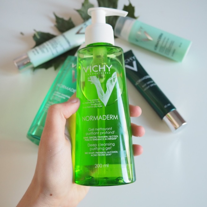 Sữa rửa mặt Vichy dạng gel cho da hỗn hợp nhạy cảm, loại bỏ dầu, bụi bẩn - Shop Viloet