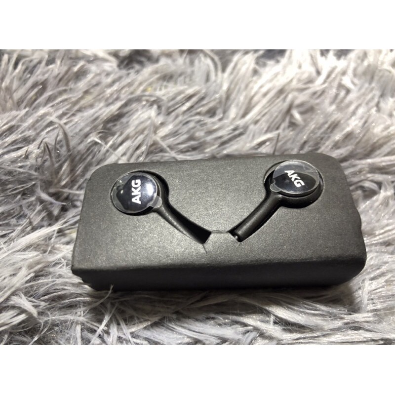 Tai nghe AKG bọc dây dù màu đen
