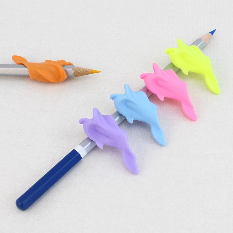 Set 2 Kẹp Giữ Bút Chì Bằng Silicon Tạo Hình Chú Cá Dễ Thương Độc Đáo