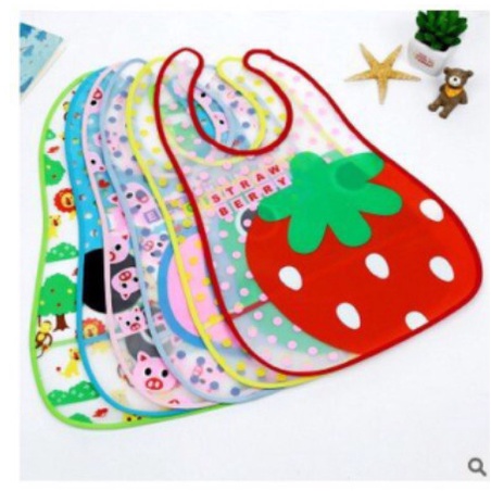 Yếm ăn dặm silicon giúp quần áo bé sạch sẽ,bé ăn ngon hơn, có máng chống thấm cho bé