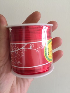 Cuộn chỉ dù chất bóng đỏ ( đen)
