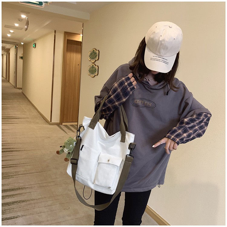 Túi đeo chéo vải canvas trơn nữ CHEN, tui đeo chéo ulzzang đi học đựng a4 laptop kèm phụ kiện móc khóa giá rẻ TX54