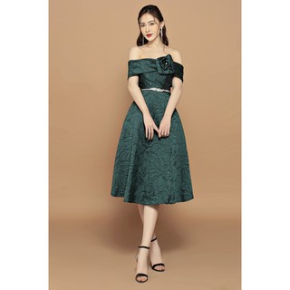 Đầm gấm xòe trễ vai đính hoa