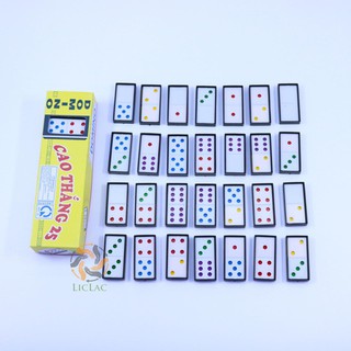 Bộ cờ Domino Cao Thắng làm bằng chất liệu nhựa gồm 28 quân cờ.