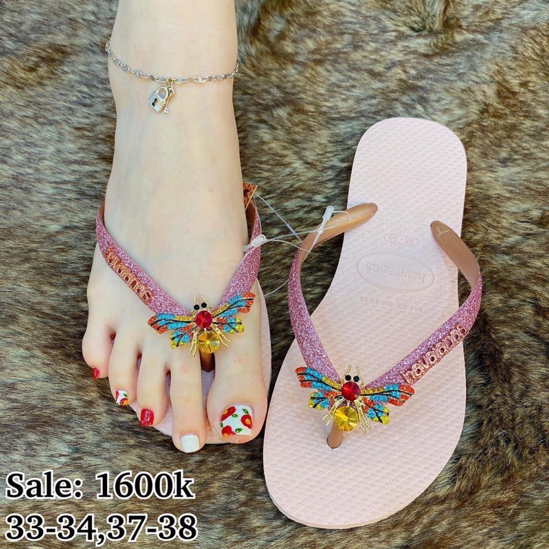 Charm ong 2 màu gắn dép havaianas