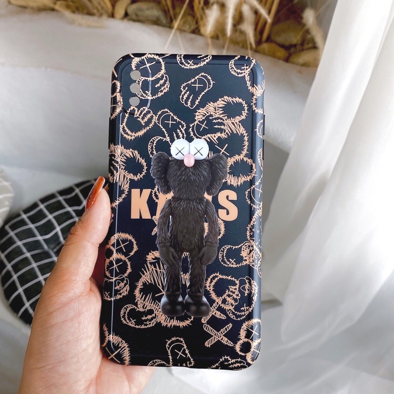 ỐP LƯNG IPHONE- ỐP IDM KAWS CHỐNG BẨN
