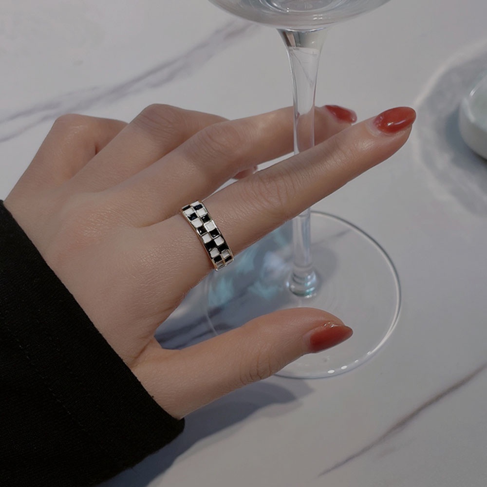 Nhẫn Kim Loại Dạng Hở Điều Chỉnh Được Họa Tiết Sọc Caro Trắng Đen Đơn Giản Có Thể Điều Chỉnh Cho Nữ