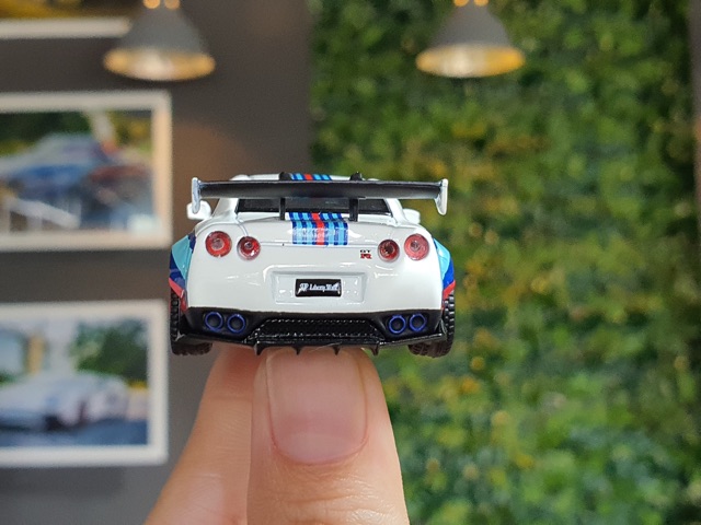 Xe mô hình Nissan GT-R ( R35 ) tem Martini tỉ lệ 1:64 MiniGt sản xuất