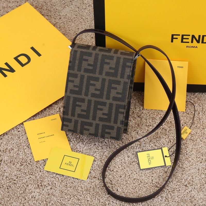 Túi đeo chéo mini hoạ tiết chữ phong cách retro Fendi da thật cao cấp