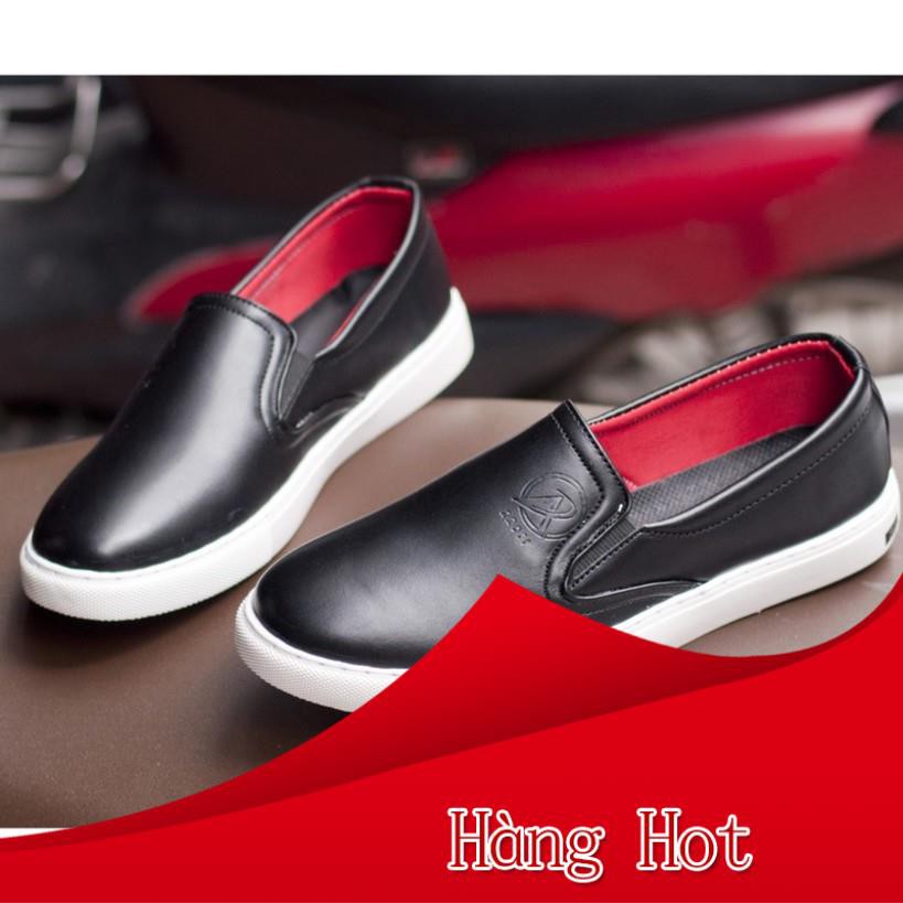 Giày Slip On Nam Aroti Đế Khâu Chắc Chắn Phong Cách Đơn Giản Màu Đen - Trắng - M498