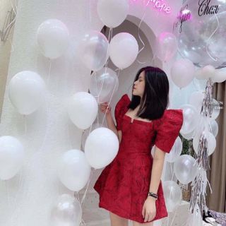 Đầm gấm cổ vuông tay phồng!
