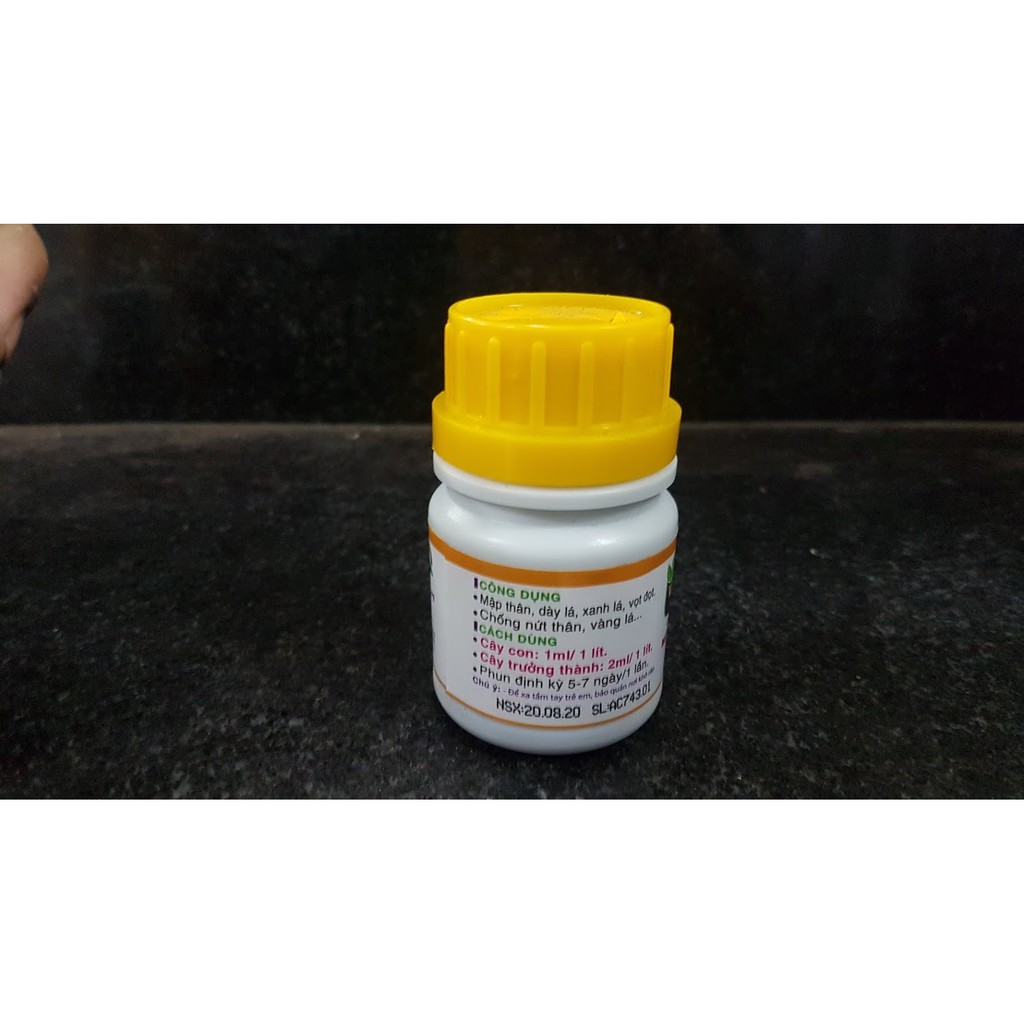 VK HUMAT phân bón lá NPK sinh học 2-5-3+TE chai 50ml