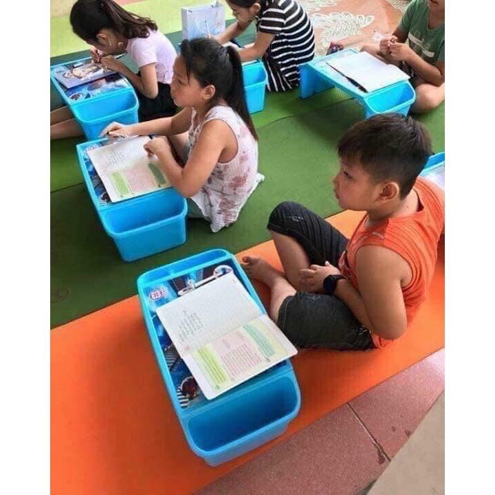Bàn học cho bé kanemo Việt Nhật bàn học nhựa có ngăn để bút viết – nhiều màu cho bé lựa chọn loại to