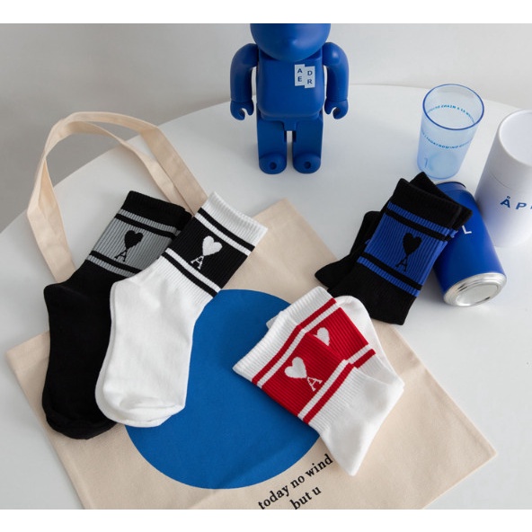 Vớ hình trái tim cổ cao Nam Nữ phong cách thể thao, trẻ trung, năng động.