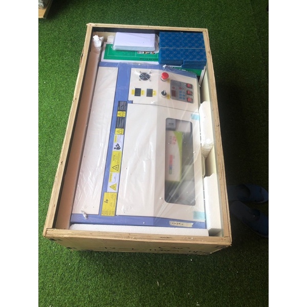 Máy cắt cường lực điện thoại 40x40 lkt