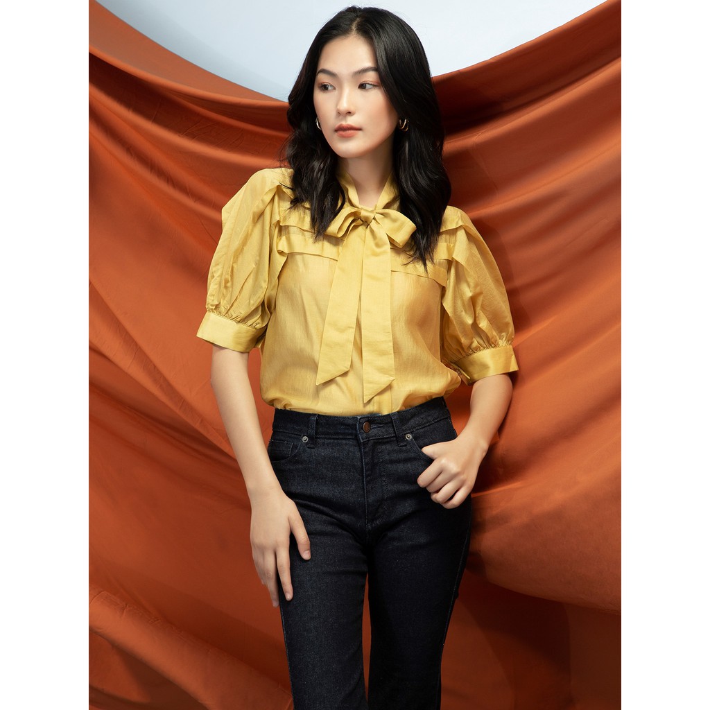 Áo sơ mi cổ thắt nơ xếp ly ngang ngực D.CHIC 1811698