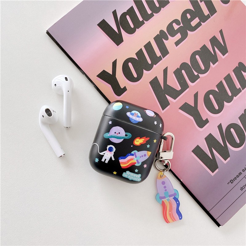 Vỏ Case Airpod Bảo Vệ Hộp Đựng Tai Nghe Airpods Astronaut Siêu Đẹp Bằng Nhựa Cứng Chống Bám Bẩn - Chinchin Case