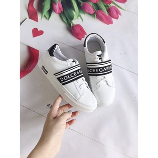 Giày thể thao kẻ trắng đen