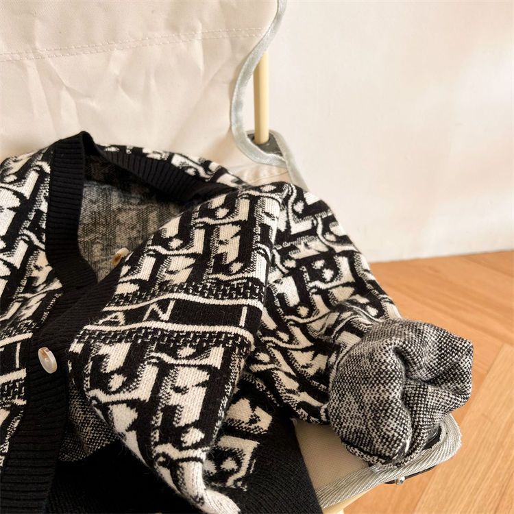 Áo Khoác Cardigan Cổ Chữ V Thiết Kế Mới Thời Trang Mùa Thu 2022 Dành Cho Bé