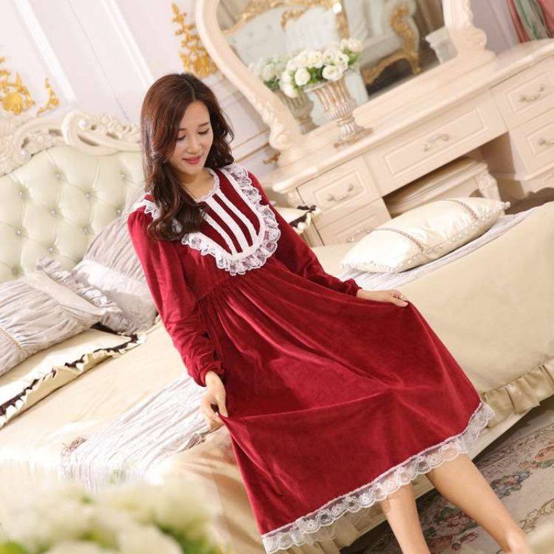 Váy đầm nhung phối ren