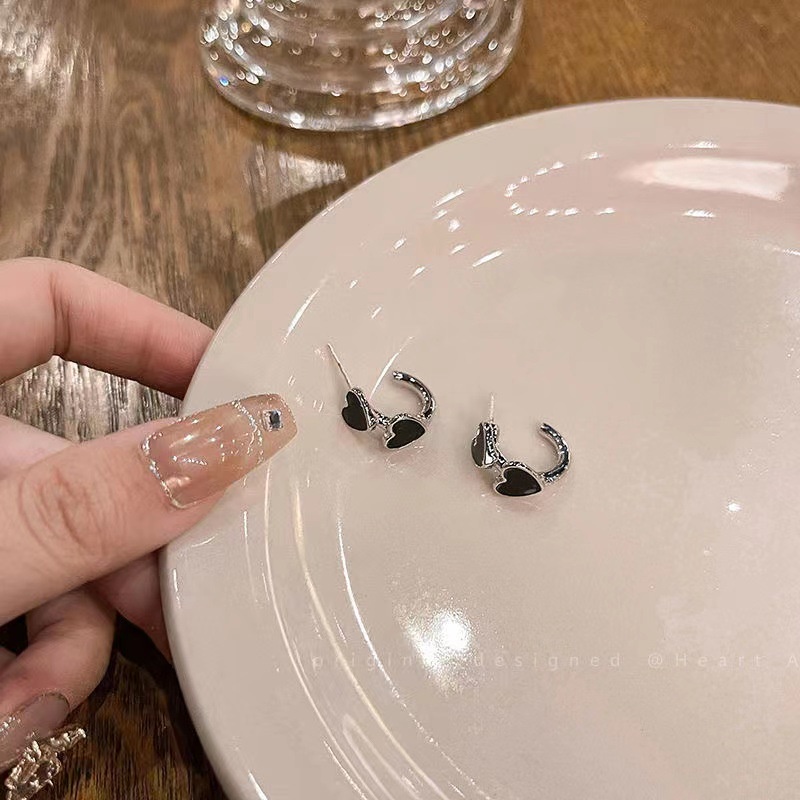 Bông Tai Hình Trái Tim Màu Đen Phong Cách Hàn Quốc 2022 Dễ Phối Đồ Cho Nữ