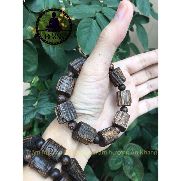 Vòng tay trầm sánh chìm dạng xỉa tự nhiên