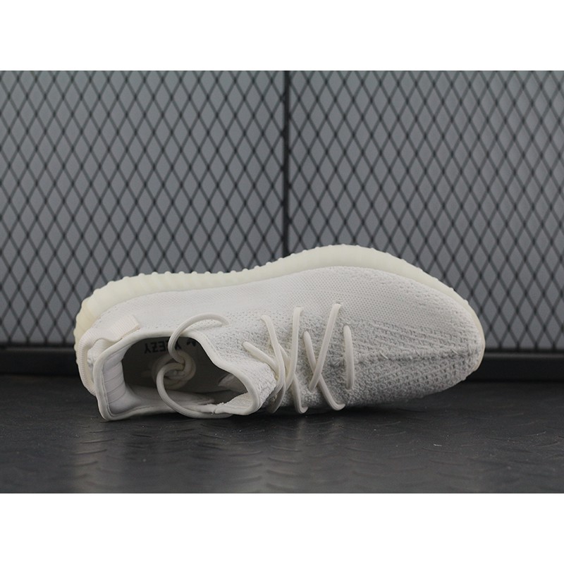 Giày Thể Thao Màu Trắng Của Dòng Adidas Yeezy 350v2