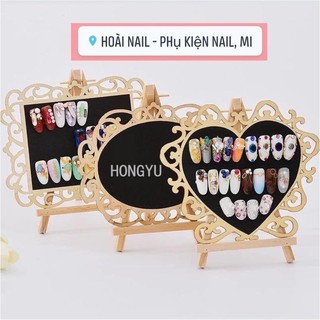 khung gỗ bày mẫu móng nail