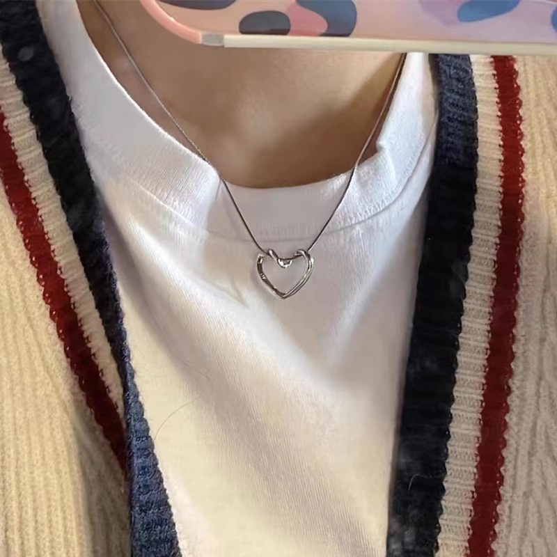 Vòng cổ Mặt Trái Tim Rỗng Màu Sắc Bạc Thời Trang Cho Nữ