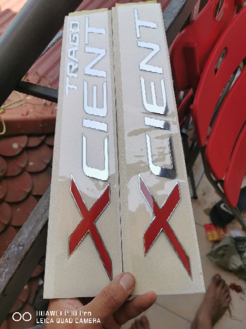 Tem chữ dán chính hãng HUYNDAI XCIENT TRAGO GOLD LIMOSINE