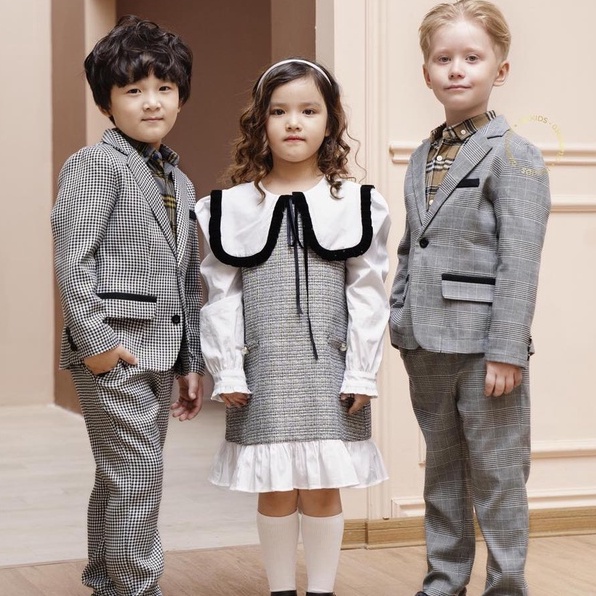 Bộ đồ vest kẻ caro ghi viền túi đen thiết kế cho bé trai đi chơi dự tiệc 137KIDS