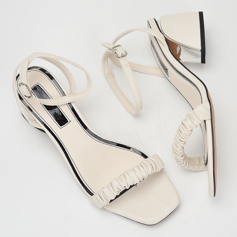 Sale sandal dây sale size 38 màu trắng
